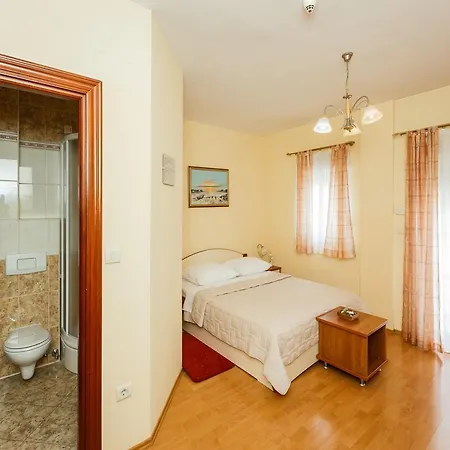 Adria Kastela