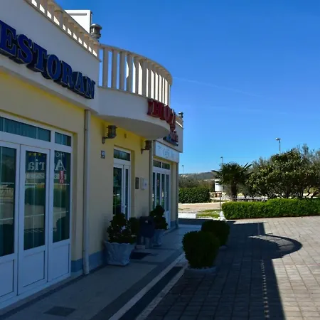 فندق Adria